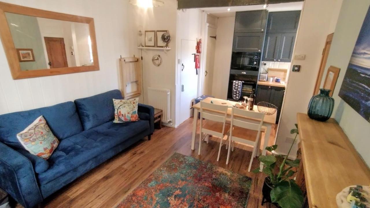Darnholm Cottage Робин Худ'с Бей Екстериор снимка