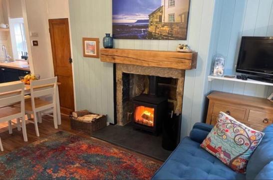 Darnholm Cottage Робин Худ'с Бей Екстериор снимка